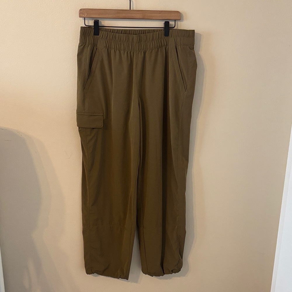 Athleta Boundless Low Rise Cargo Straight Leg Pant